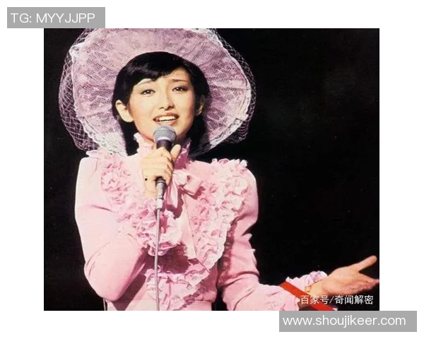 日韩足球明星的女友们美丽瞬间大集合,见证爱情与运动的完美结合 日韩足球明星的女友们美丽瞬间大集合,见证爱情与运动的完美结合