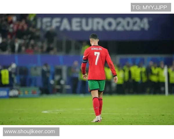 足球明星们纷纷开通抖音平台分享生活与训练精彩瞬间的背后故事