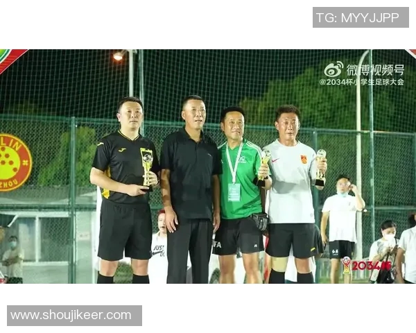 足球明星齐聚雪碧包装展现青春活力畅享清爽饮品体验